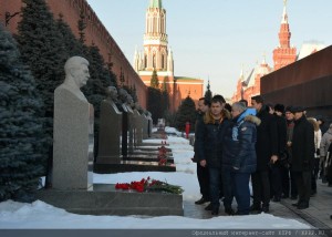 The floral tribute at the Mausoleum of Vladimir Lenin 21.01.2015 (13)